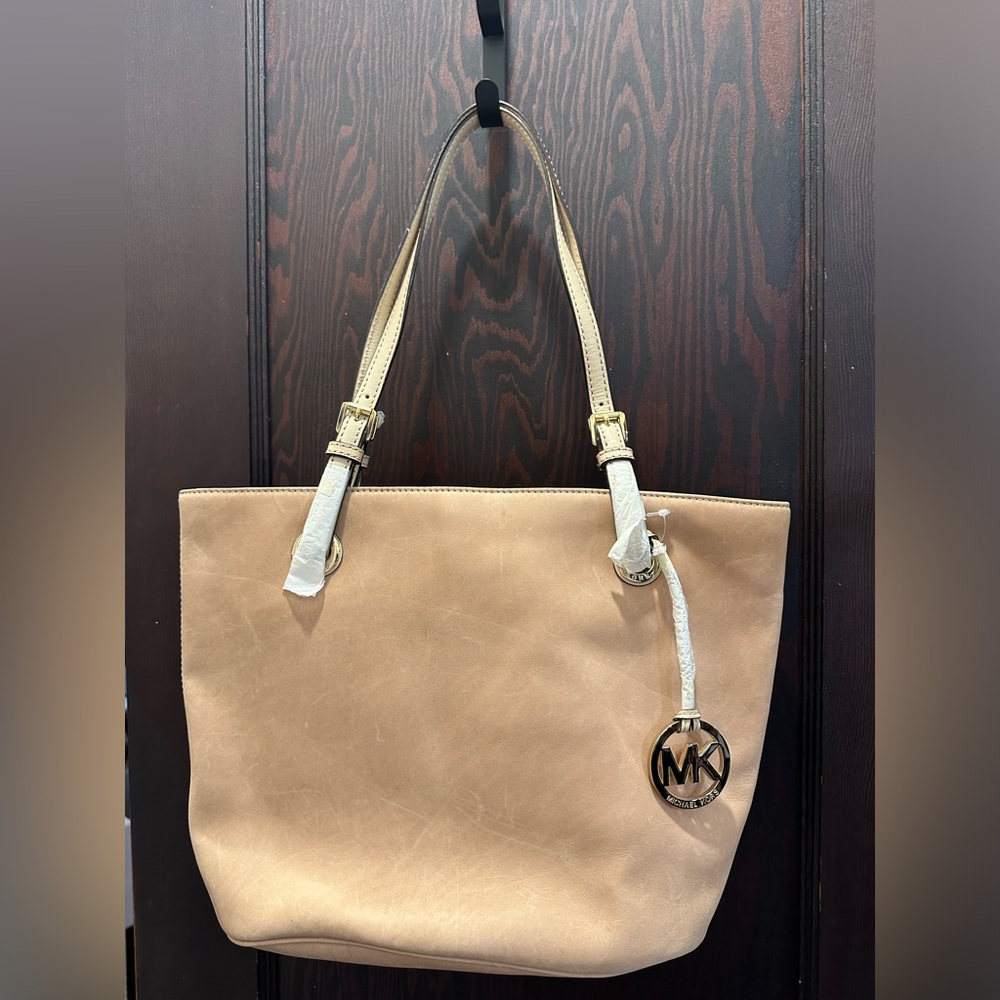 Michael Kors Tote in Beige